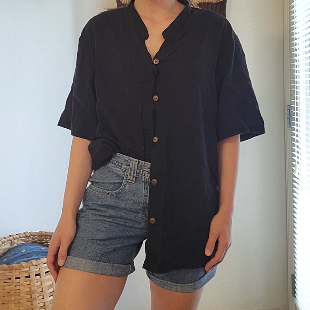 ♡Vintage black blouse w/ pockets & wooden buttons♡